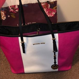 Large MK bag, used a handful of times